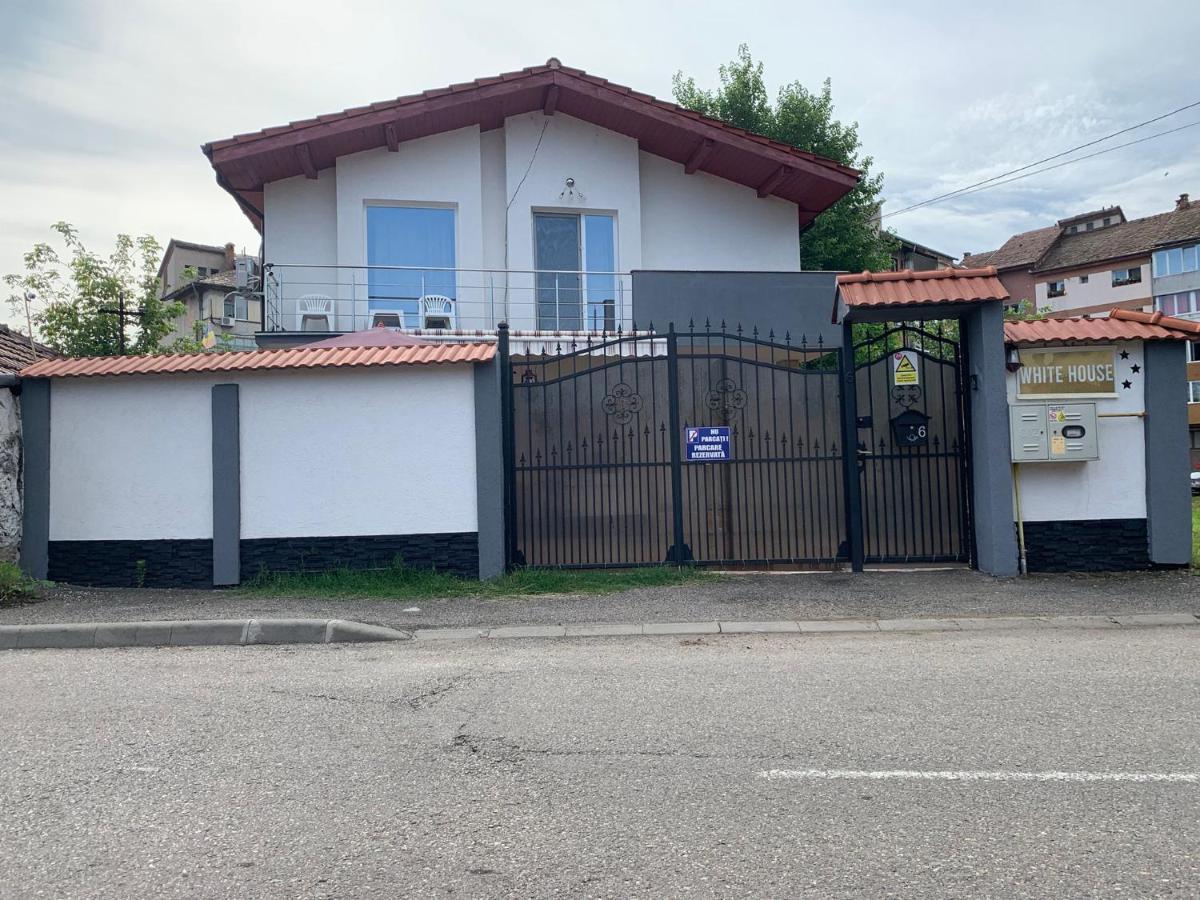 White House Guest House Hunedoara Zewnętrze zdjęcie